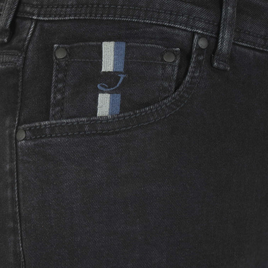 ZWART