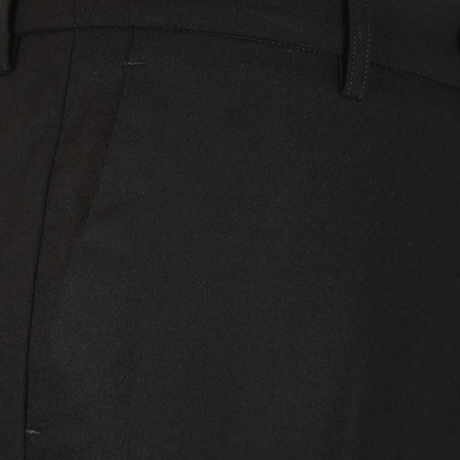 ZWART