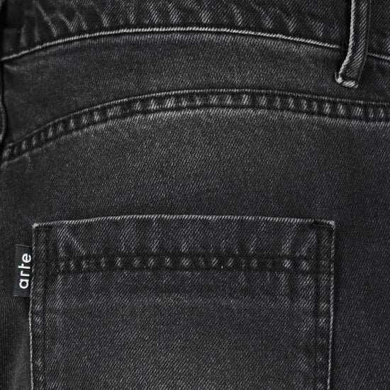 ZWART